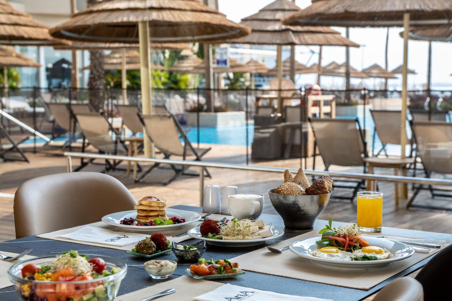 อาเรีย Hotel เอลัต ภายนอก รูปภาพ A buffet at a hotel