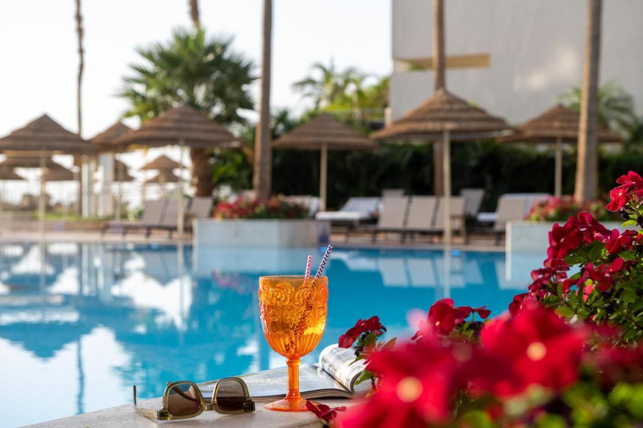 อาเรีย Hotel เอลัต ภายนอก รูปภาพ A glass of Aperol Spritz