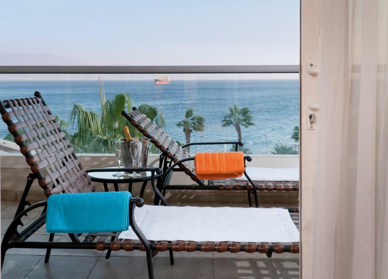 อาเรีย Hotel เอลัต ภายนอก รูปภาพ A balcony at a hotel